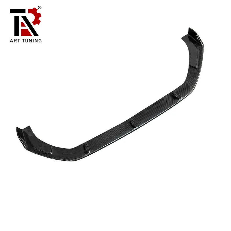 Front Lip estilo RS5 em fibra de carbono com acabamento black piano — vista instalado